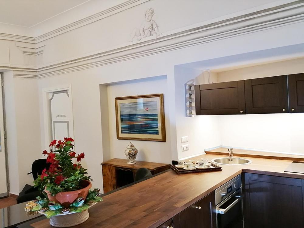 Appartement Domus Almapetra Ai Fori Imperiali à Rome Extérieur photo